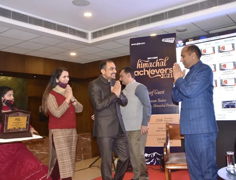 Aspire representatives greeting a chief guest with folded hands at the Himachal Achievers 2021 award event
