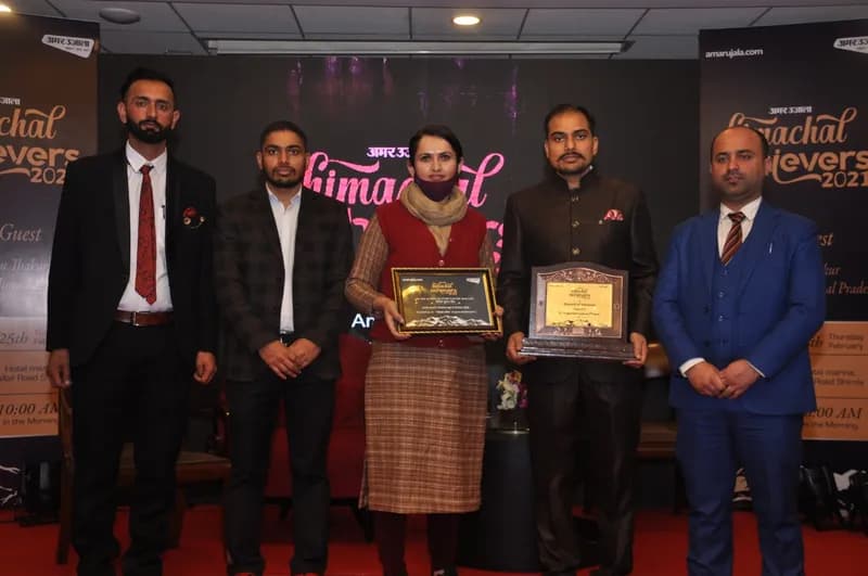 Aspire representatives with award plaques standing with other guests at the Himachal Achievers 2021 event